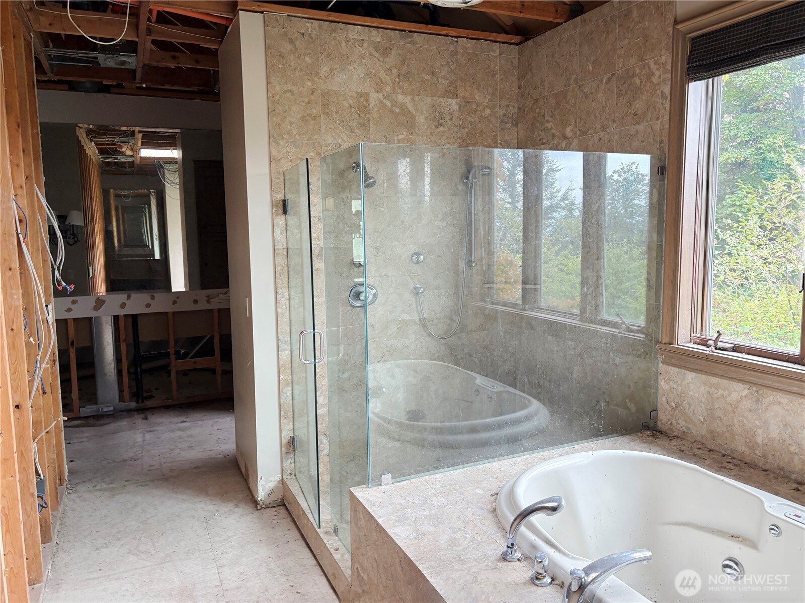 31433 Southeast 62nd Way Fall City, WA 98024 - Photo 10 of 40 a bathroom with a tub and a view of bathroom