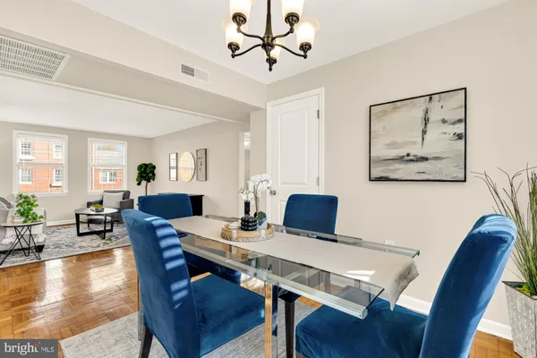 $315,000 | 6715 West Wakefield Drive, Unit B1, Alexandria, VA 22307