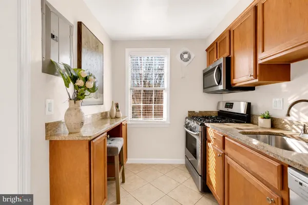 $315,000 | 6715 West Wakefield Drive, Unit B1, Alexandria, VA 22307