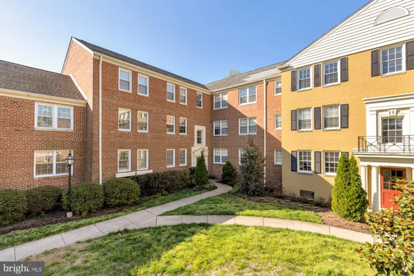 $315,000 | 6715 West Wakefield Drive, Unit B1, Alexandria, VA 22307
