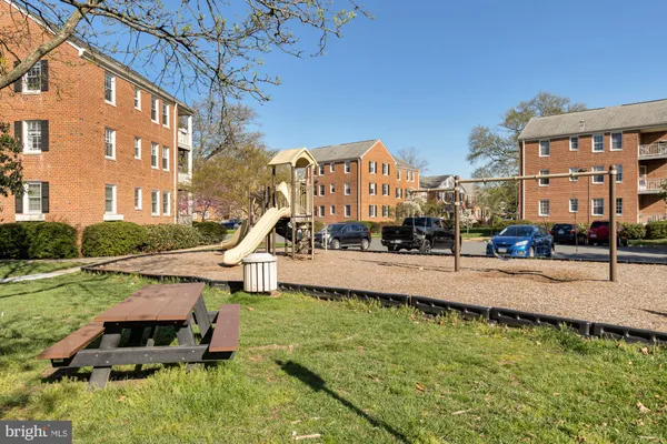 $315,000 | 6715 West Wakefield Drive, Unit B1, Alexandria, VA 22307