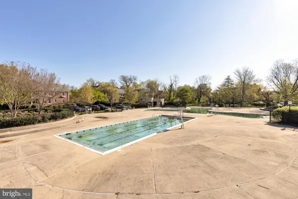 $315,000 | 6715 West Wakefield Drive, Unit B1, Alexandria, VA 22307