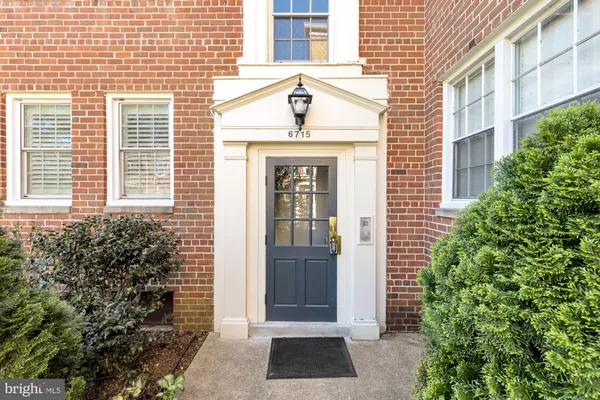 $315,000 | 6715 West Wakefield Drive, Unit B1, Alexandria, VA 22307
