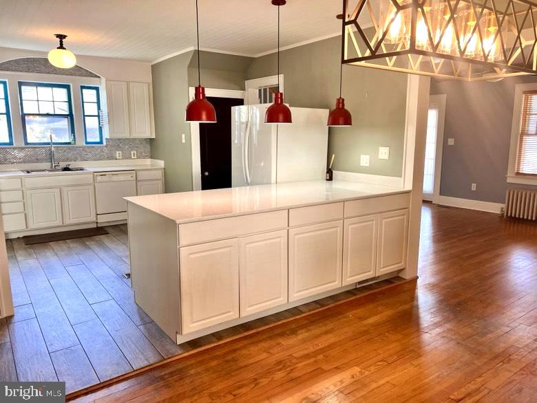 406 West Market Street Georgetown, DE 19947 - Photo 6 of 16 Modern kitchen with stylish accents.