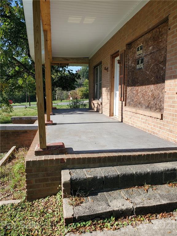 218 Robin Circle Salisbury, NC 28144 - Photo 3 of 8 a front view of a house with a yard