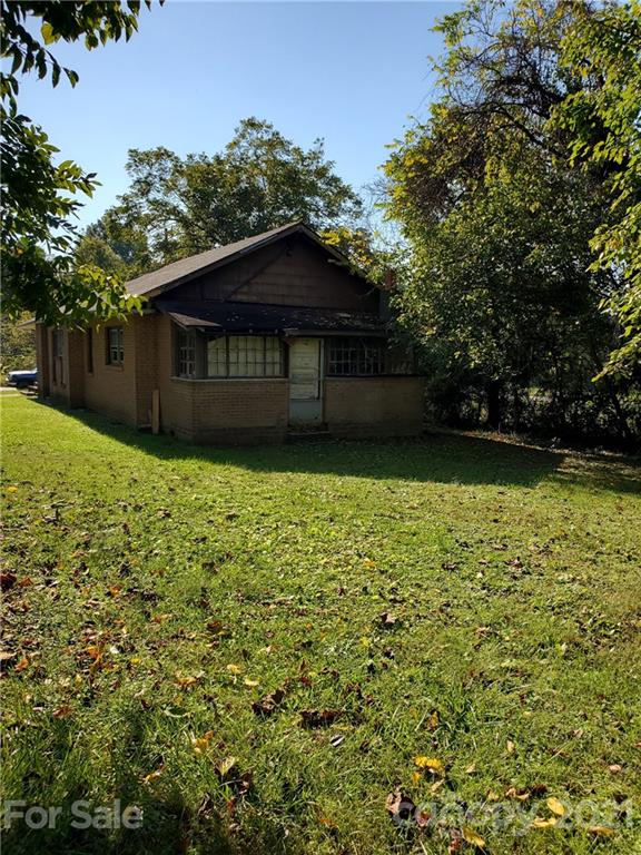 218 Robin Circle Salisbury, NC 28144 - Photo 6 of 8 a view of a house with a yard