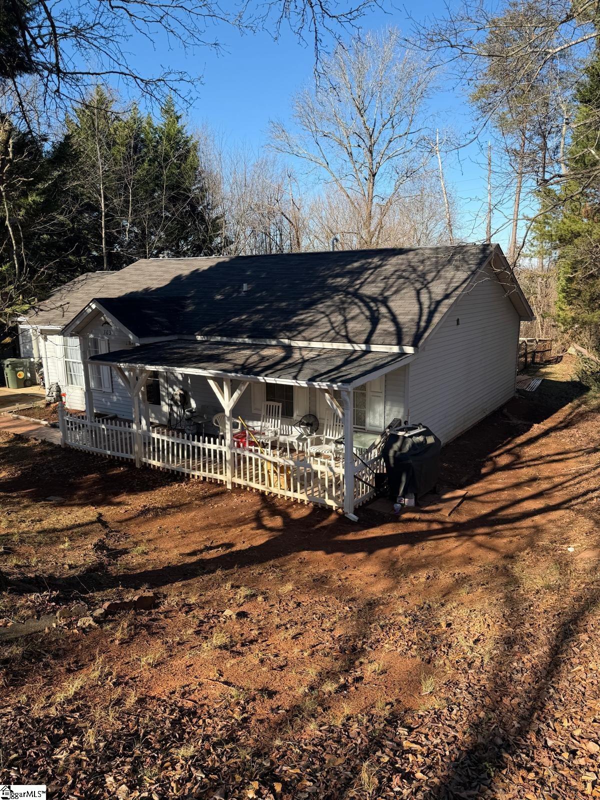 303 Maplewood Circle Greer, SC 29651 - Photo 2 of 21