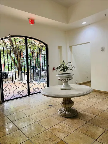 $625,000 | 20 Calabria Avenue, Unit 401, Coral Gables, FL 33134
