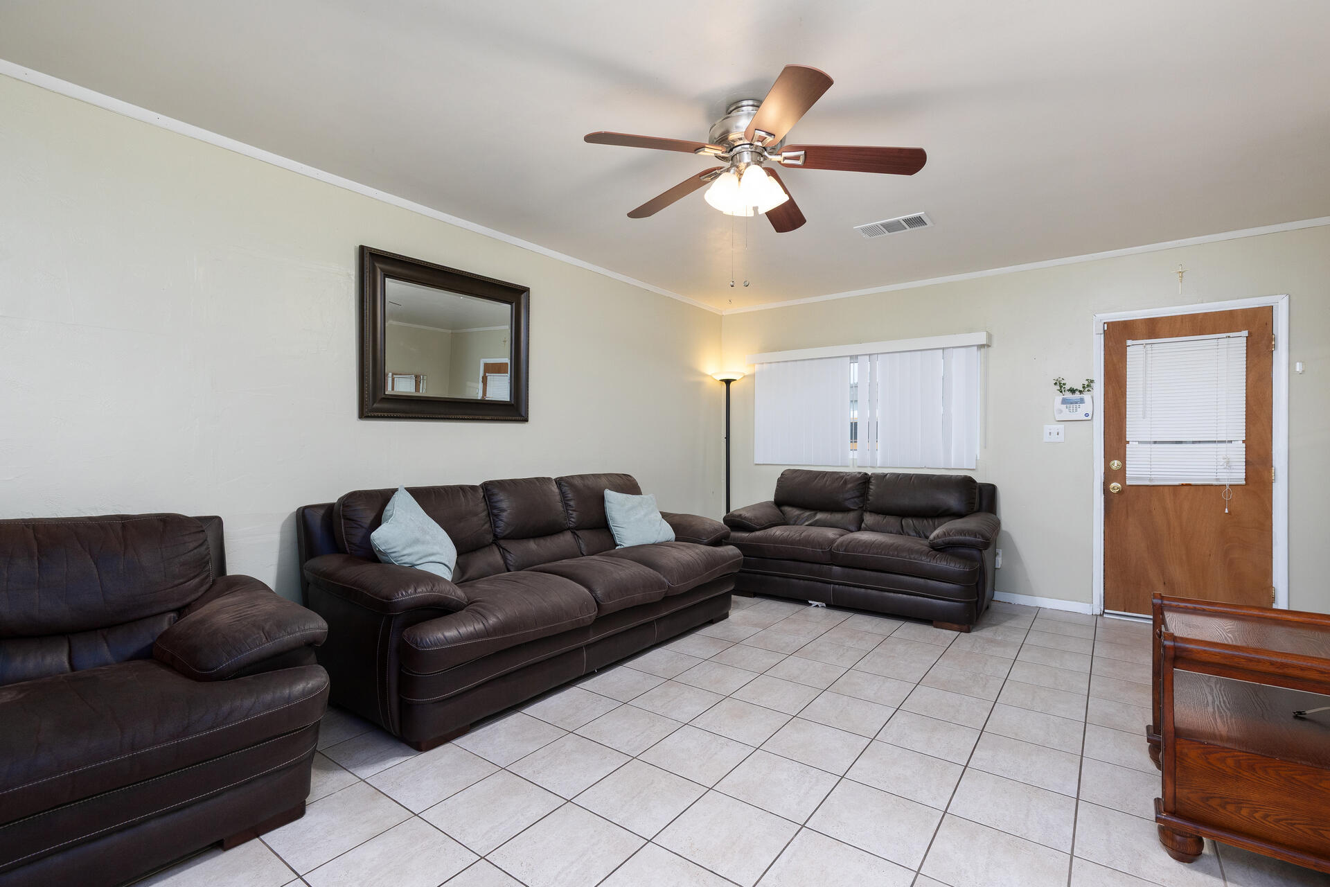 1044 South Hope Avenue Reedley, CA 93654 - Photo 8 of 34 010_MK4_0035