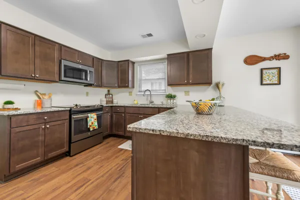 $400,000 | 28771 Brook Circle, Grosse Ile, MI 48138