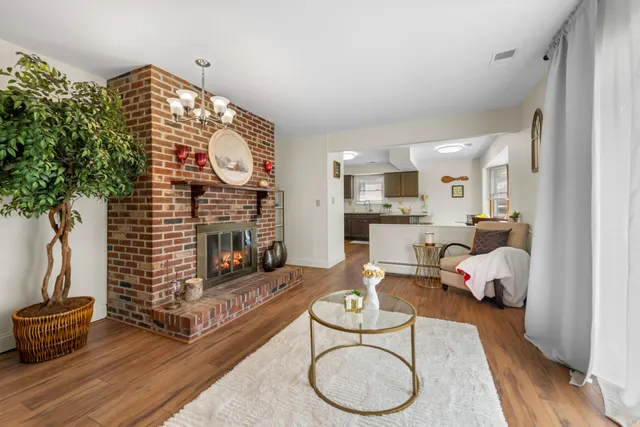 $400,000 | 28771 Brook Circle, Grosse Ile, MI 48138