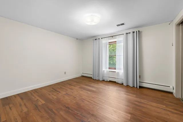 $400,000 | 28771 Brook Circle, Grosse Ile, MI 48138