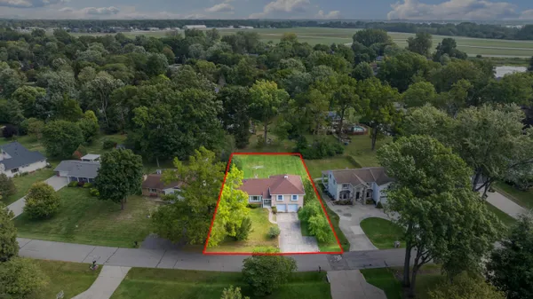 $400,000 | 28771 Brook Circle, Grosse Ile, MI 48138