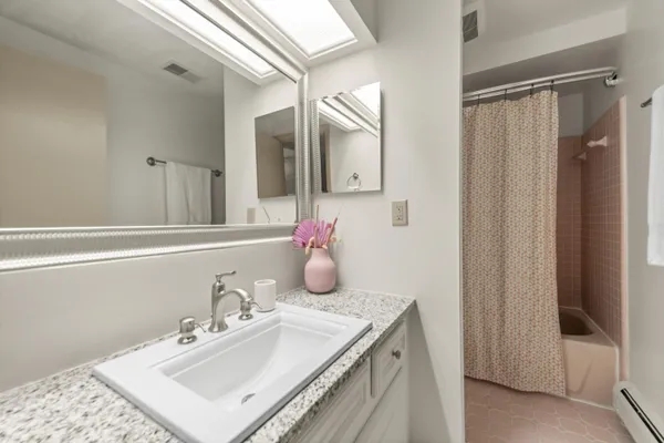 $400,000 | 28771 Brook Circle, Grosse Ile, MI 48138