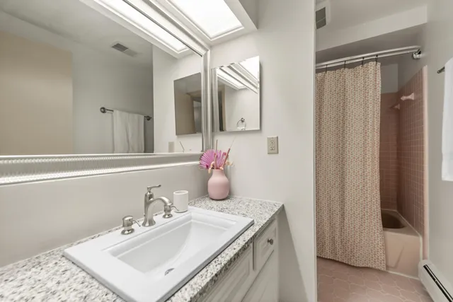 $400,000 | 28771 Brook Circle, Grosse Ile, MI 48138