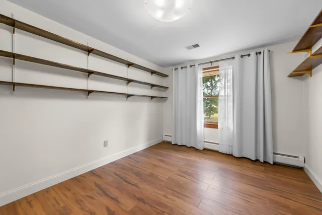 $400,000 | 28771 Brook Circle, Grosse Ile, MI 48138