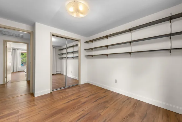 $400,000 | 28771 Brook Circle, Grosse Ile, MI 48138