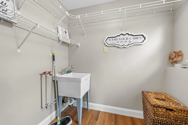 $400,000 | 28771 Brook Circle, Grosse Ile, MI 48138