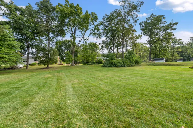 $400,000 | 28771 Brook Circle, Grosse Ile, MI 48138