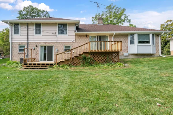 $400,000 | 28771 Brook Circle, Grosse Ile, MI 48138