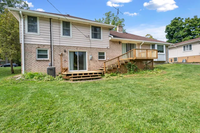 $400,000 | 28771 Brook Circle, Grosse Ile, MI 48138