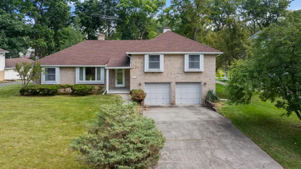 $400,000 | 28771 Brook Circle, Grosse Ile, MI 48138