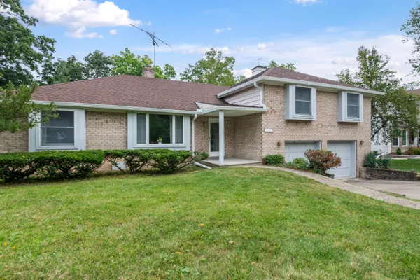 $400,000 | 28771 Brook Circle, Grosse Ile, MI 48138
