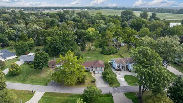 $400,000 | 28771 Brook Circle, Grosse Ile, MI 48138