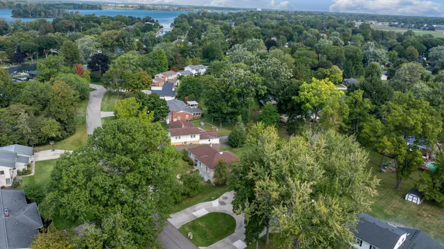 $400,000 | 28771 Brook Circle, Grosse Ile, MI 48138