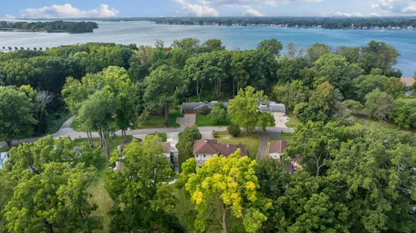 $400,000 | 28771 Brook Circle, Grosse Ile, MI 48138