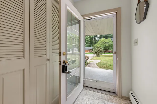 $400,000 | 28771 Brook Circle, Grosse Ile, MI 48138