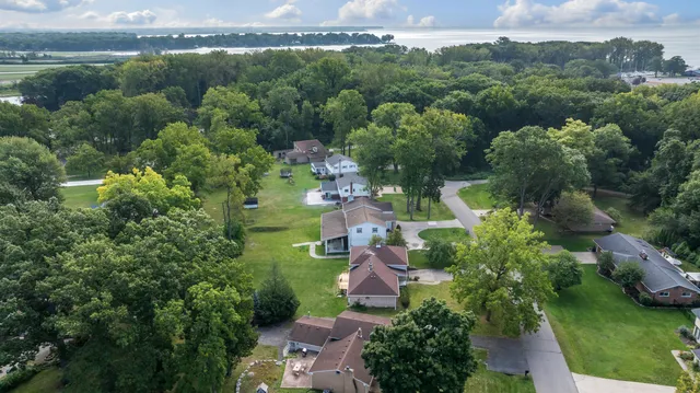 $400,000 | 28771 Brook Circle, Grosse Ile, MI 48138