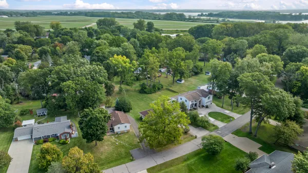 $400,000 | 28771 Brook Circle, Grosse Ile, MI 48138