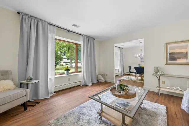 $400,000 | 28771 Brook Circle, Grosse Ile, MI 48138