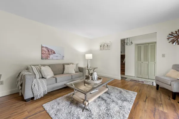 $400,000 | 28771 Brook Circle, Grosse Ile, MI 48138