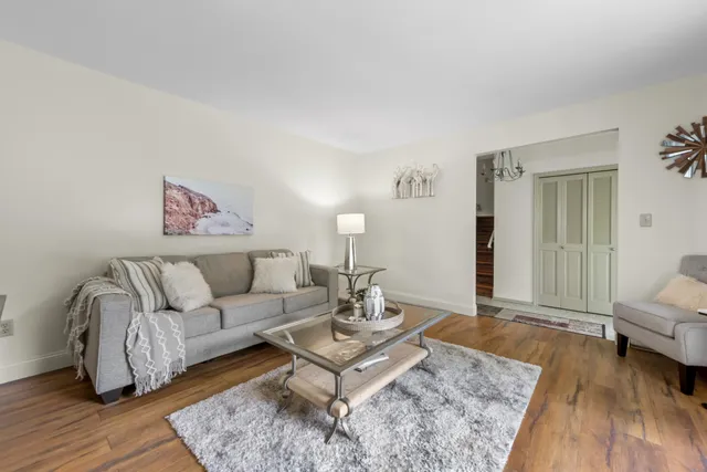 $400,000 | 28771 Brook Circle, Grosse Ile, MI 48138