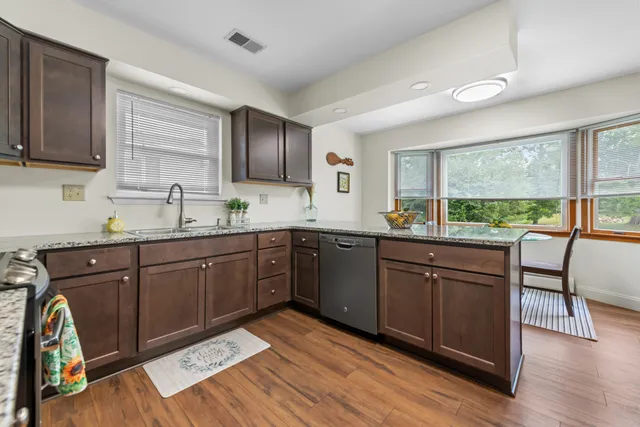 $400,000 | 28771 Brook Circle, Grosse Ile, MI 48138