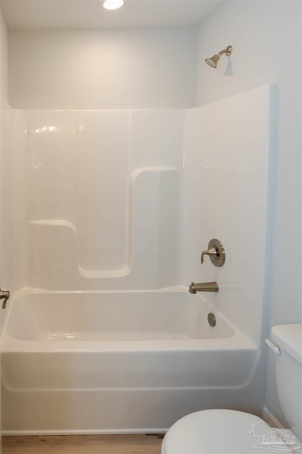 6288 Pineapple Drive Milton, FL 32570 - Photo 12 of 32 a bathroom with a bathtub and a toilet