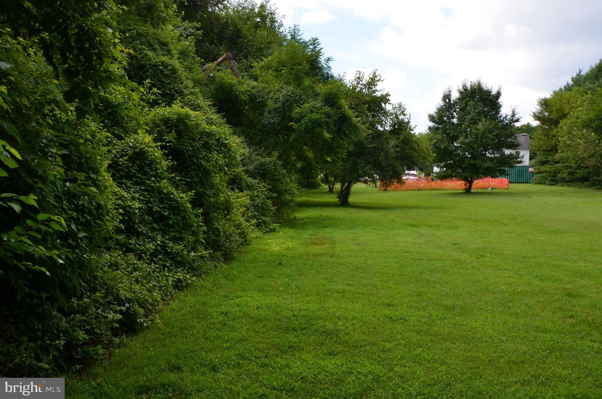 1414 Nieman Road Shady Side, MD 20764 - Photo 4 of 17 Access path to waterfront & pier.