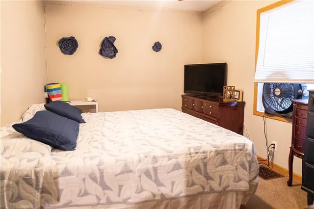 $120,000 | 261 West Jackson Street, Marshall, MO 65340