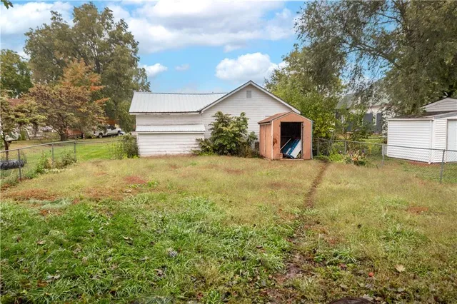 $120,000 | 261 West Jackson Street, Marshall, MO 65340