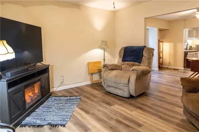 $120,000 | 261 West Jackson Street, Marshall, MO 65340