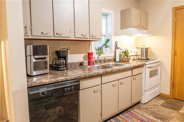 $120,000 | 261 West Jackson Street, Marshall, MO 65340