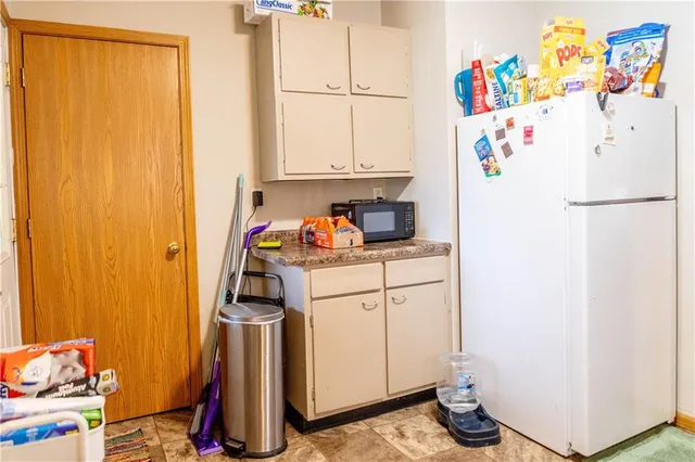 $120,000 | 261 West Jackson Street, Marshall, MO 65340