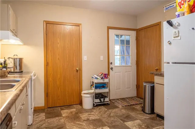 $120,000 | 261 West Jackson Street, Marshall, MO 65340