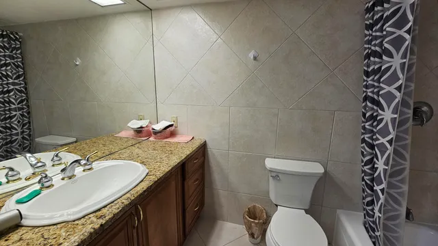 $1,900 | 2800 North Palm Aire Drive, Unit 104, Pompano Beach, FL 33069