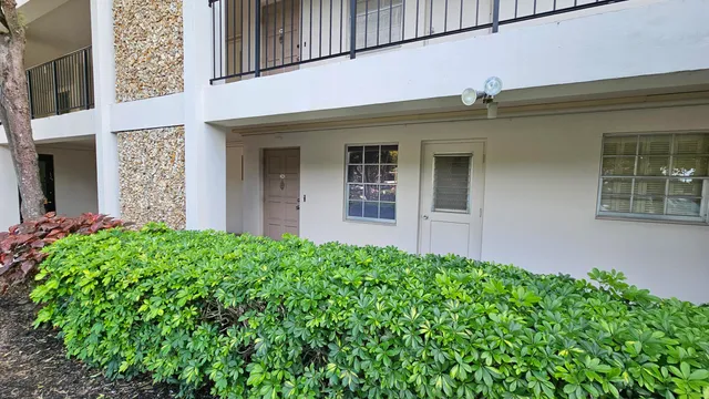 $1,900 | 2800 North Palm Aire Drive, Unit 104, Pompano Beach, FL 33069