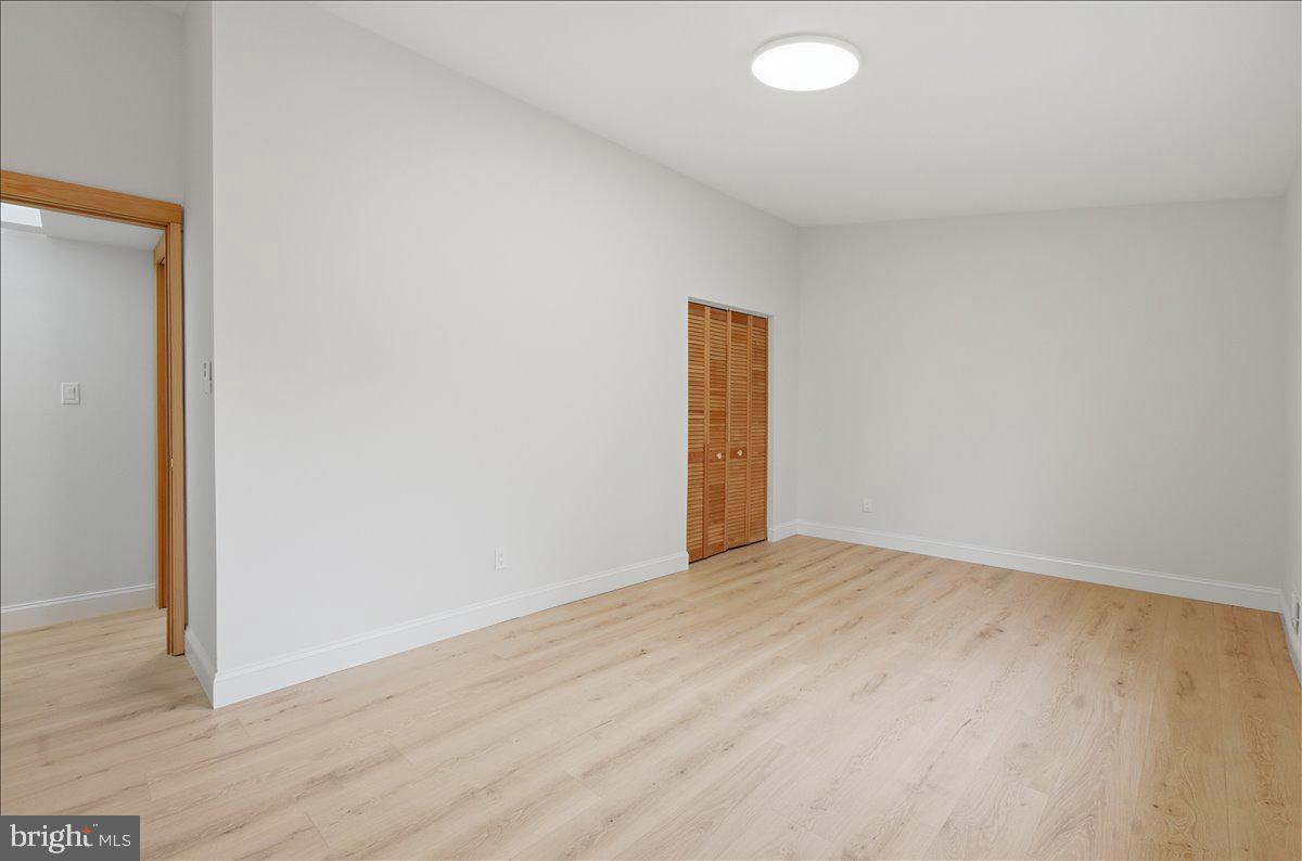 822 Walker Road Great Falls, VA 22066 - Photo 12 of 32 a view of an empty room