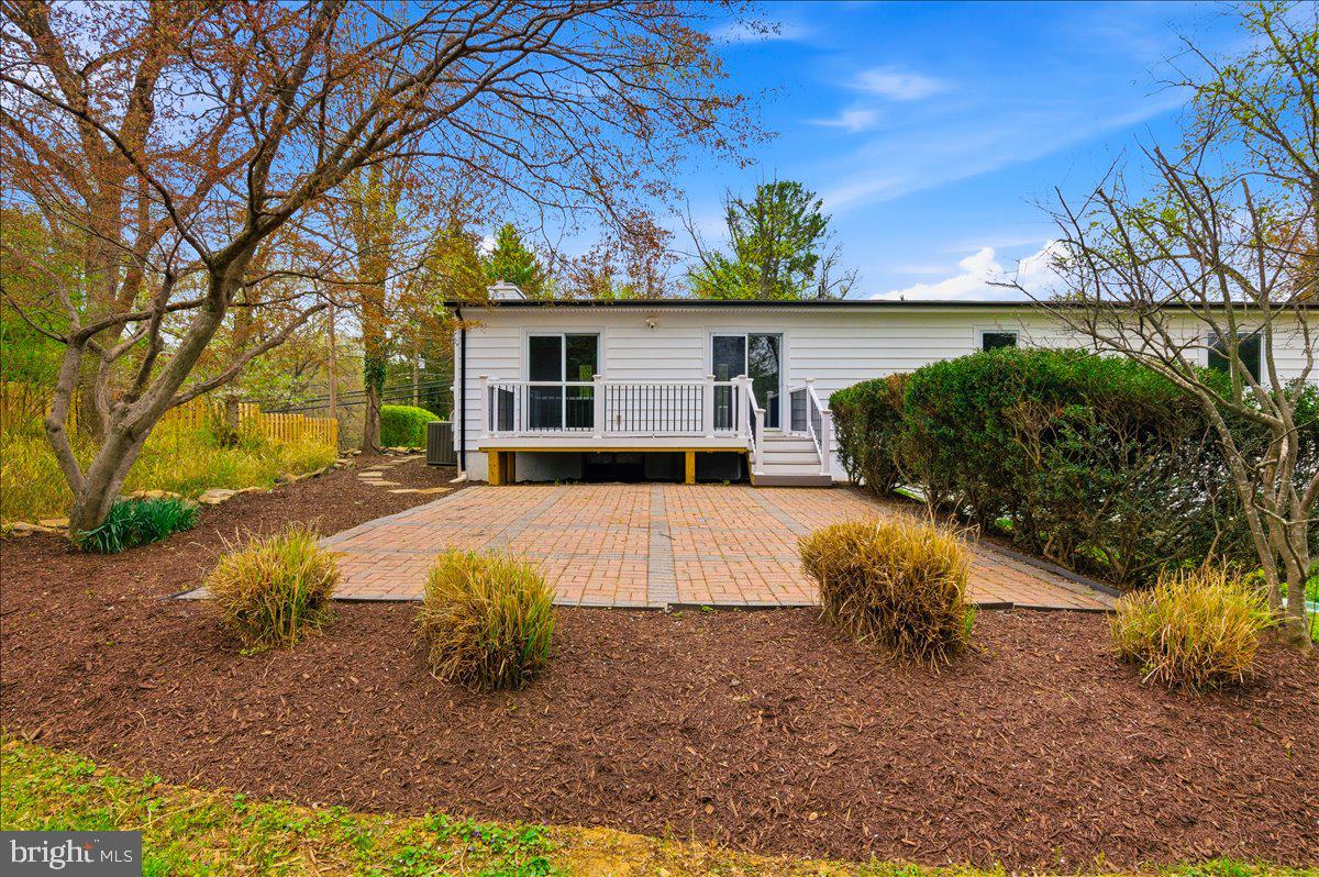 822 Walker Road Great Falls, VA 22066 - Photo 26 of 32 front view of a house with a yard