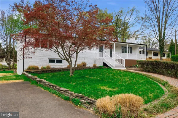 $1,149,900 | 822 Walker Road, Great Falls, VA 22066